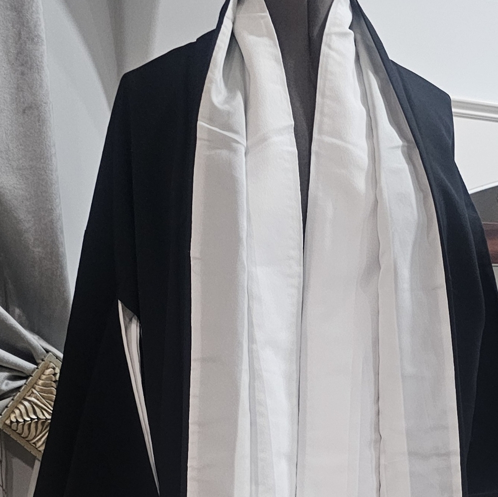 Emaculate Elegant Black Kimono With Cranes Design
